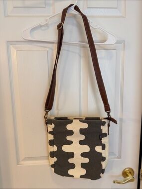 NEW Maika City Sling Crossbody